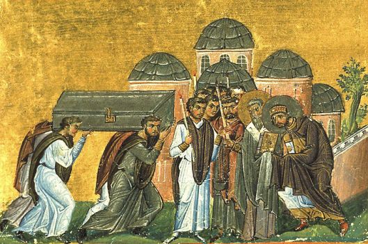 Aranyszájú Szent János ereklyéjének Konstantinápolyba vitele. Az ereklyje fogadása a Szent Apostolok temploma előtt.
